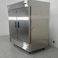 Avantco Refrigeration Solid Door Reach-In Refrigerator image 0